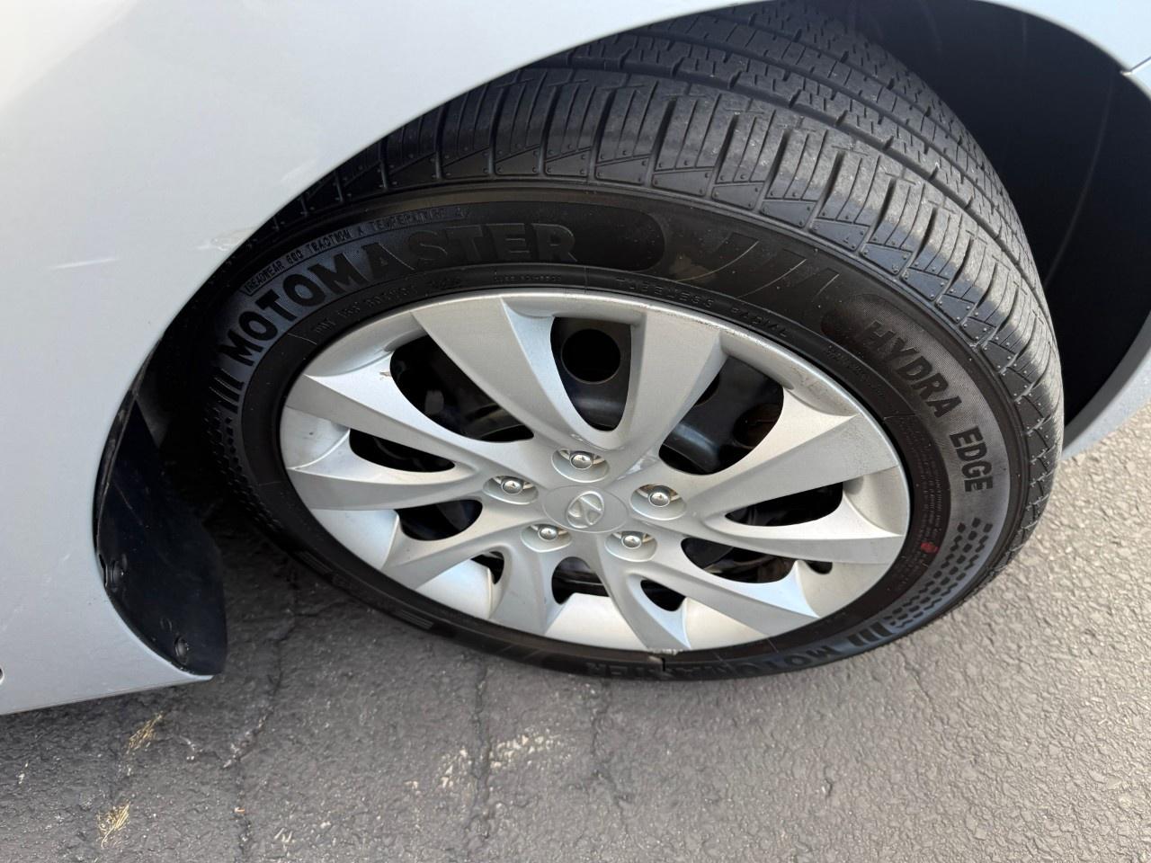 2013 Hyundai Elantra 4DR SDN AUTO GL Photo