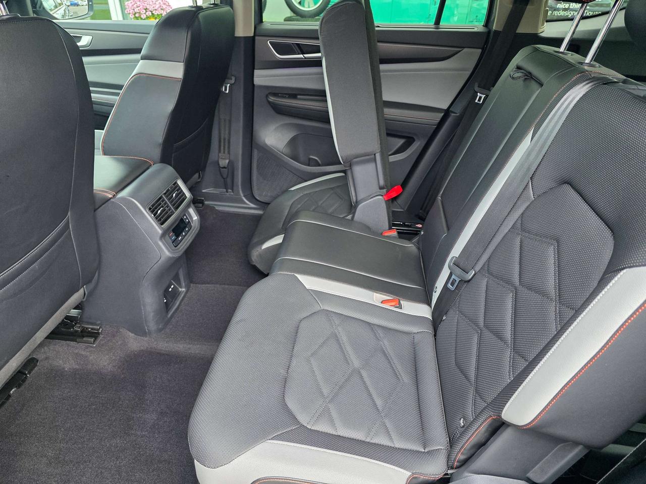 2024 Volkswagen Atlas Peak Edition Photo