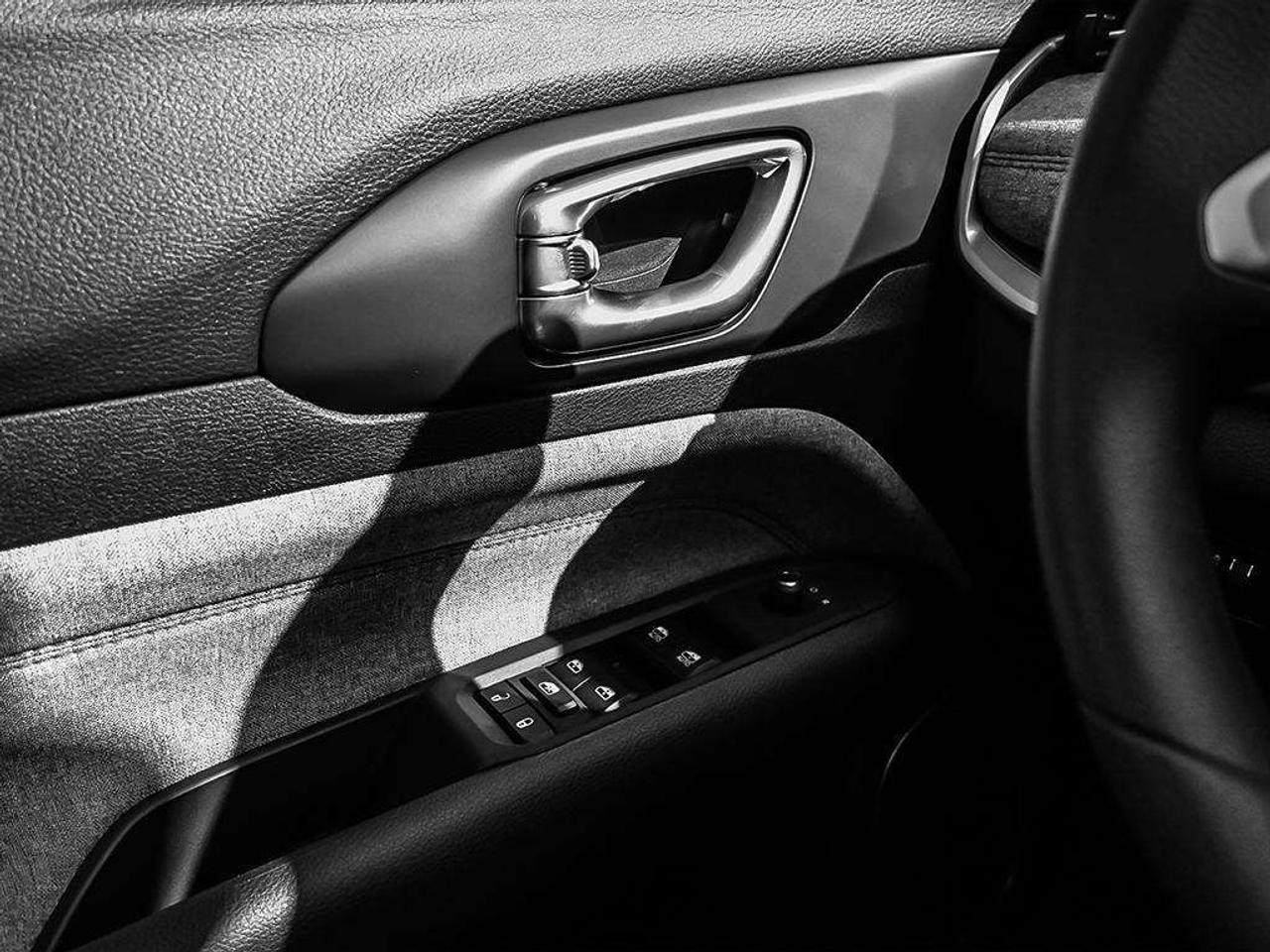 2025 Jeep Compass Sport Photo