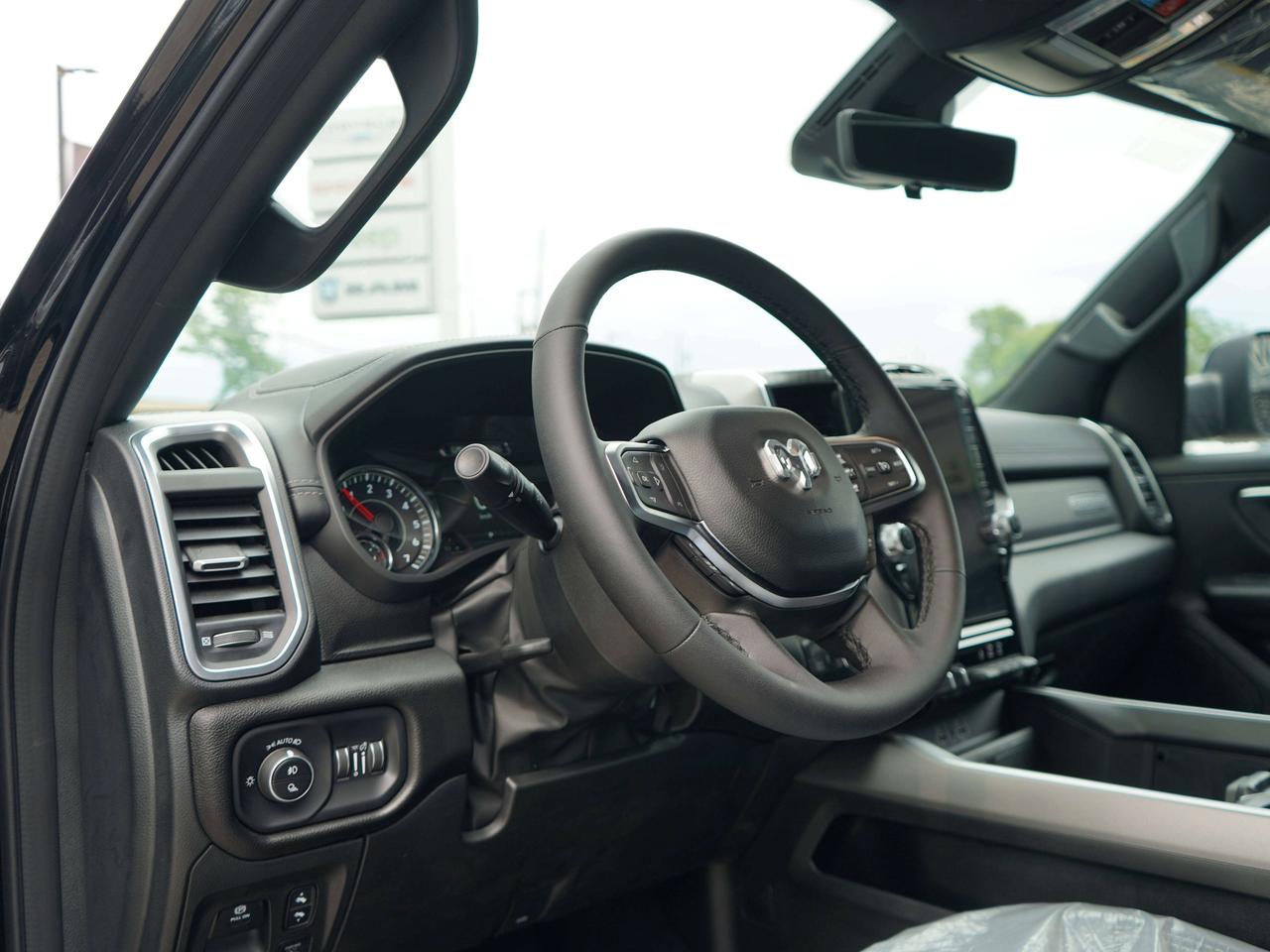 2025 RAM 1500 BIG HORN, Photo
