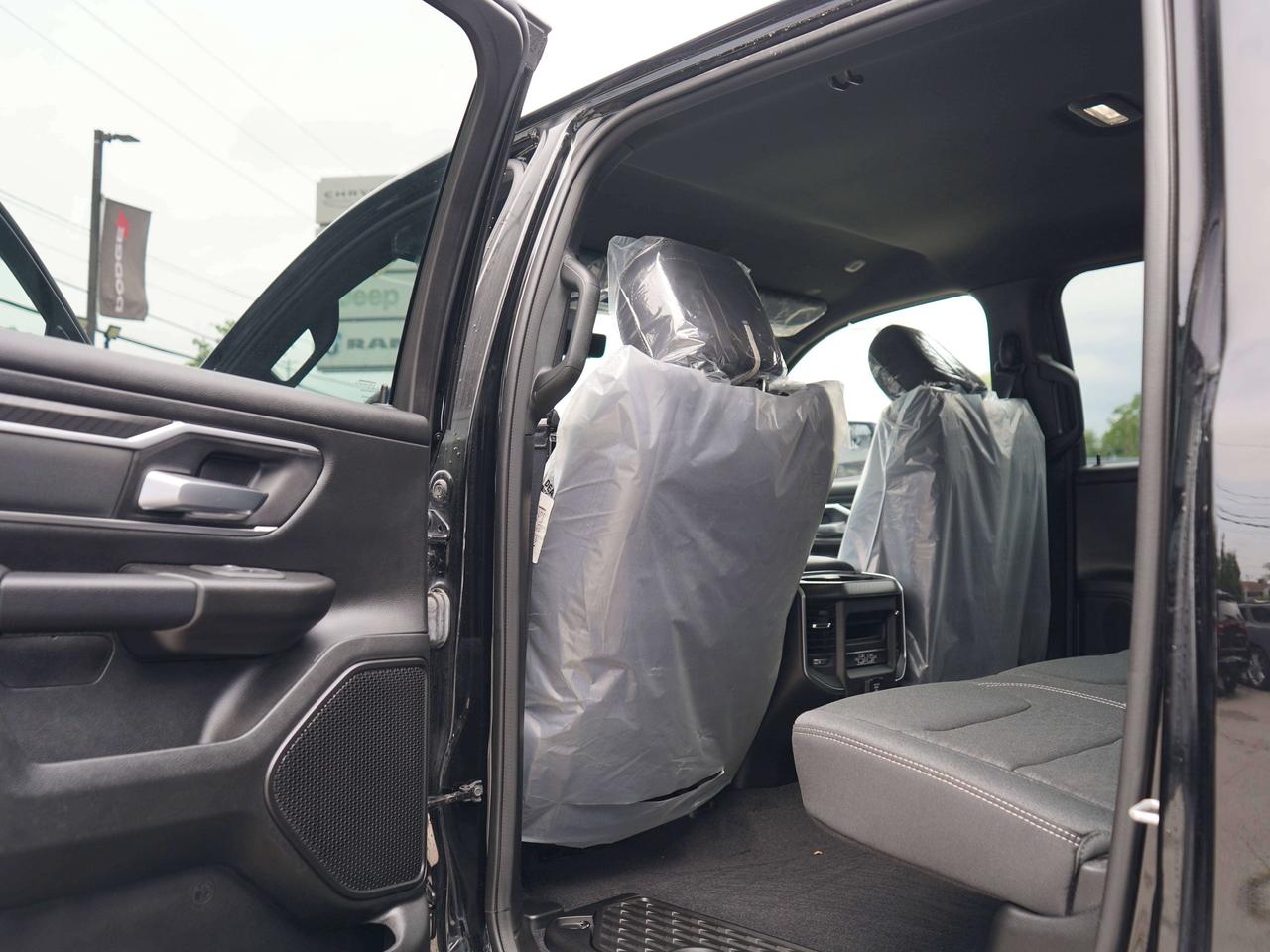 2025 RAM 1500 BIG HORN, Photo