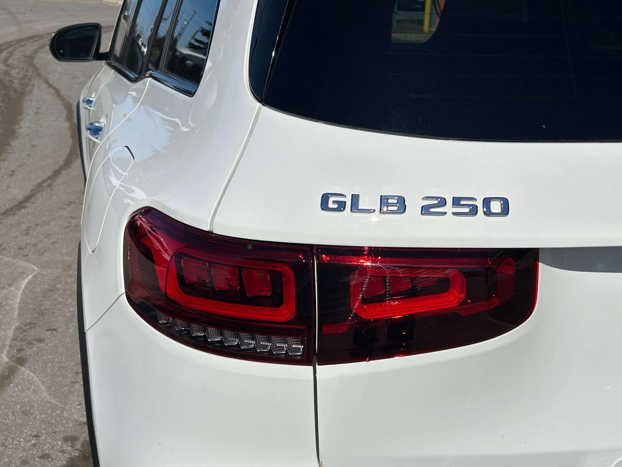2023 Mercedes-Benz GLB 4MATIC® Photo