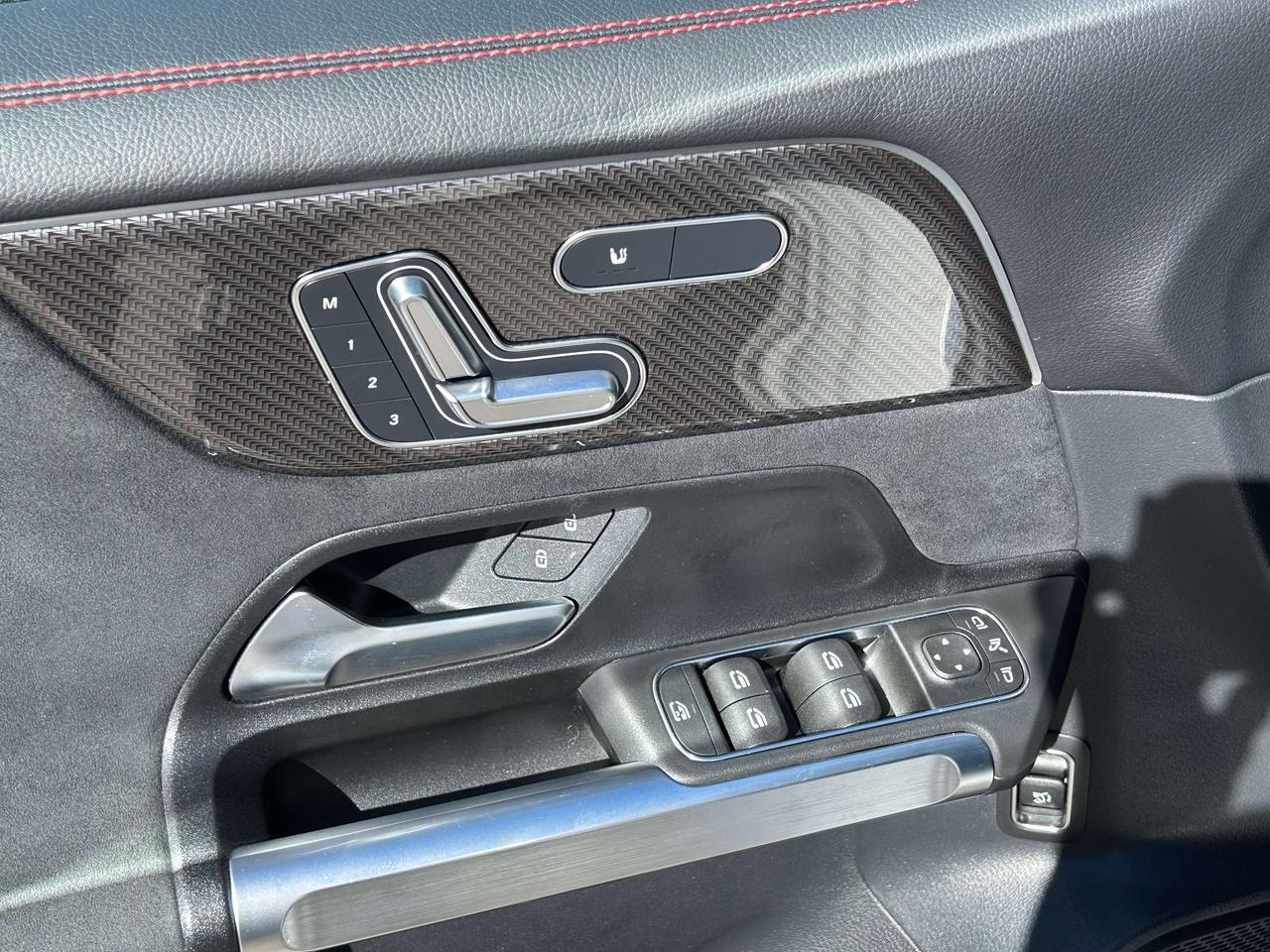 2023 Mercedes-Benz GLB 4MATIC® Photo