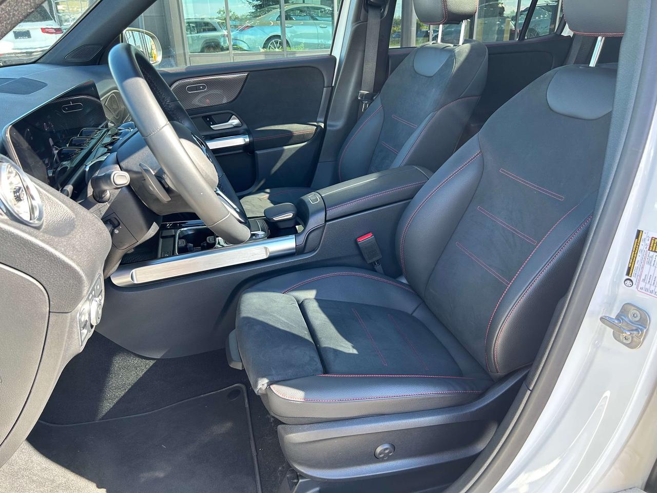 2023 Mercedes-Benz GLB 4MATIC® Photo
