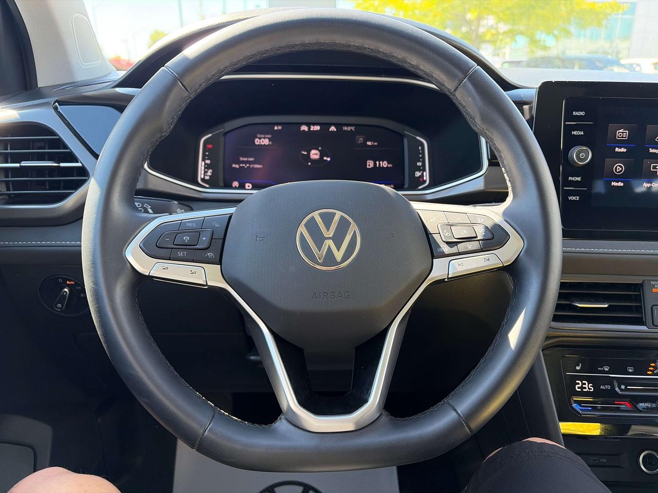 2026 Volkswagen Taos Comfortline Black Edition Photo