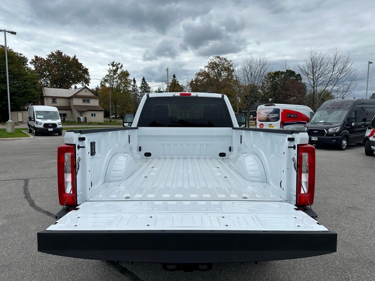 2027 Ford SUPER DUTY F-350 SRW  Photo