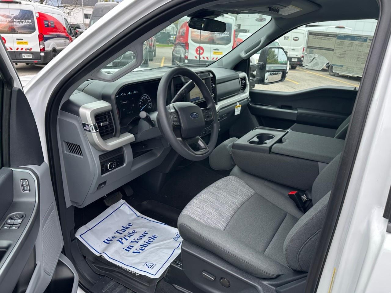 2027 Ford SUPER DUTY F-350 SRW  Photo