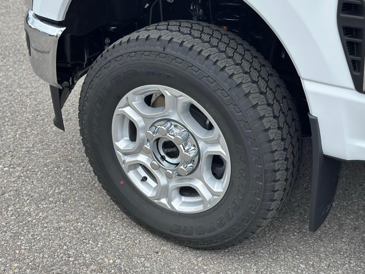2027 Ford SUPER DUTY F-350 SRW  Photo