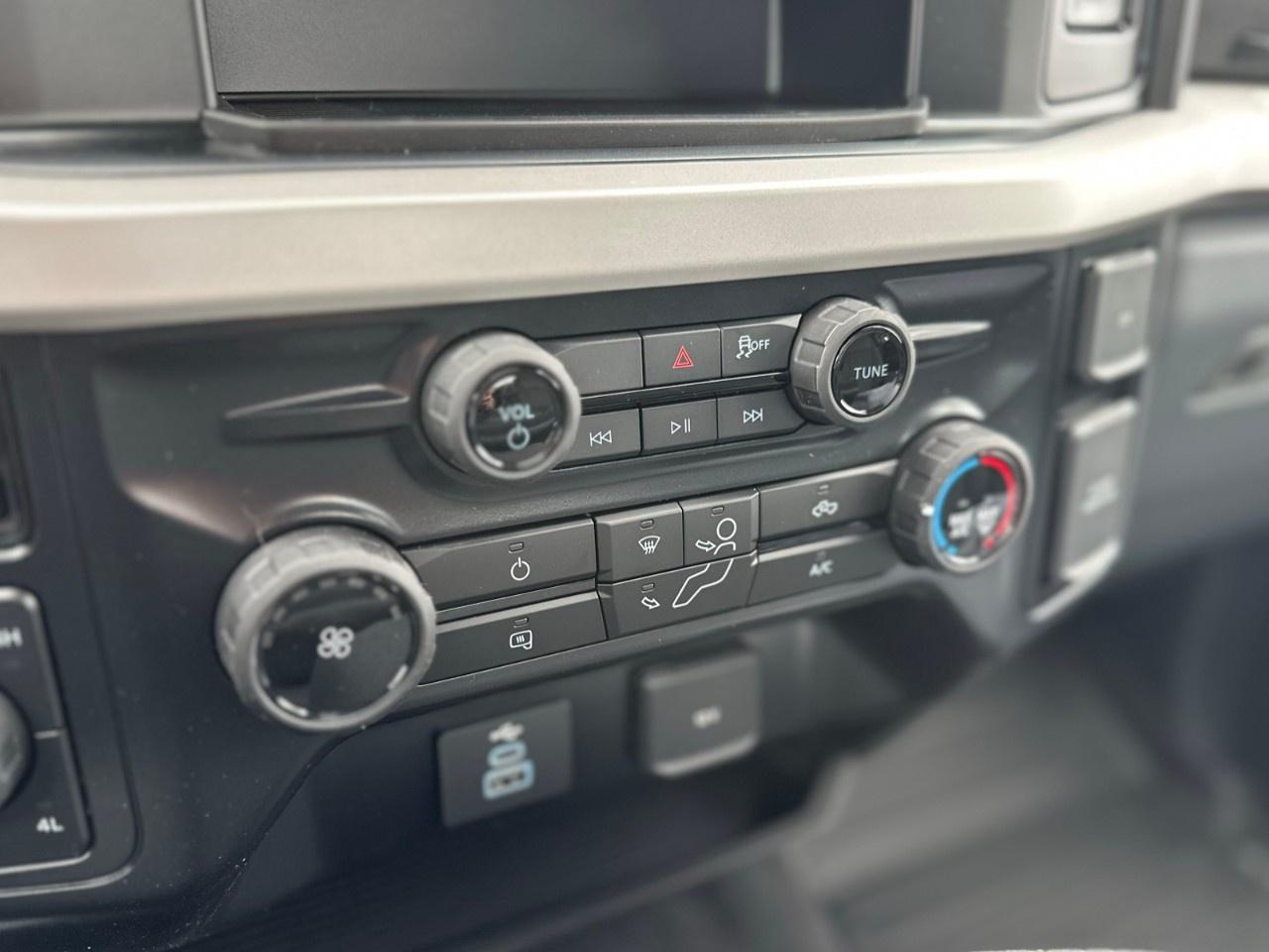 2027 Ford SUPER DUTY F-350 SRW  Photo