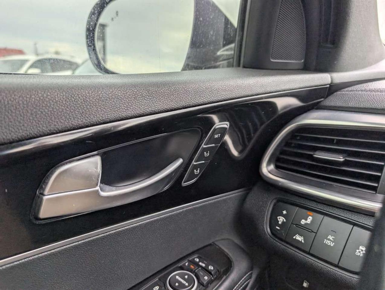 2018 Kia Sorento SXL AWD 7 PASSENGER NAV LEATHER PANOROOF CAMERA Photo