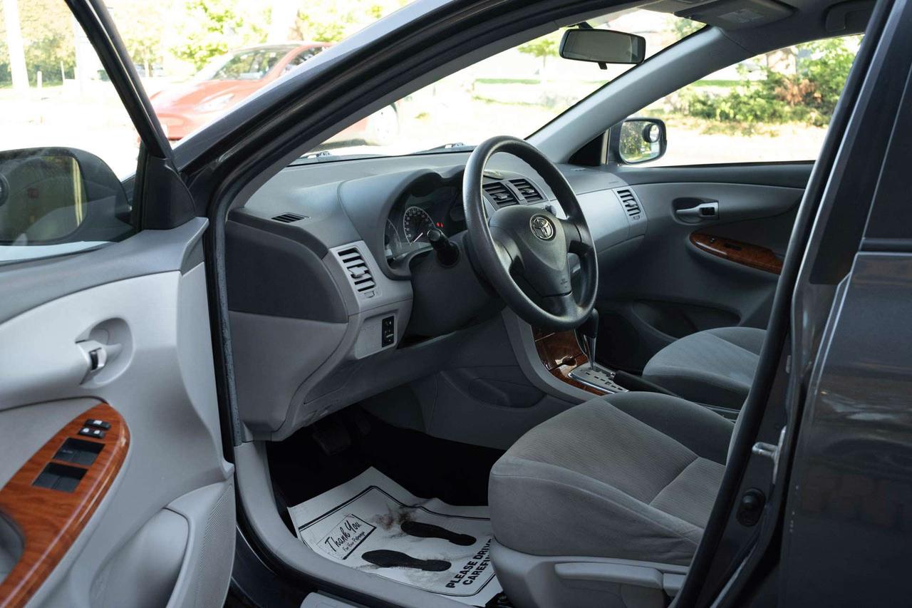 2009 Toyota Corolla LE Photo