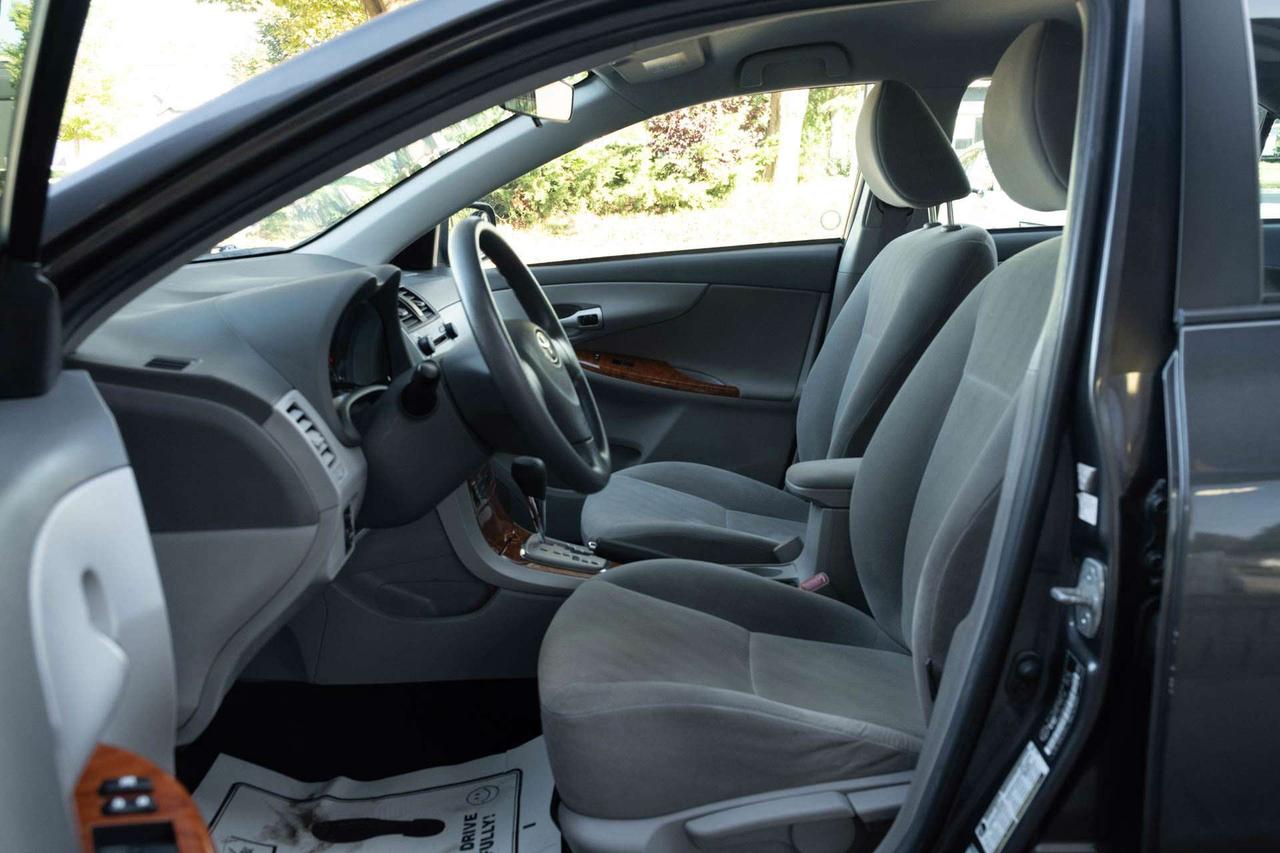 2009 Toyota Corolla LE Photo