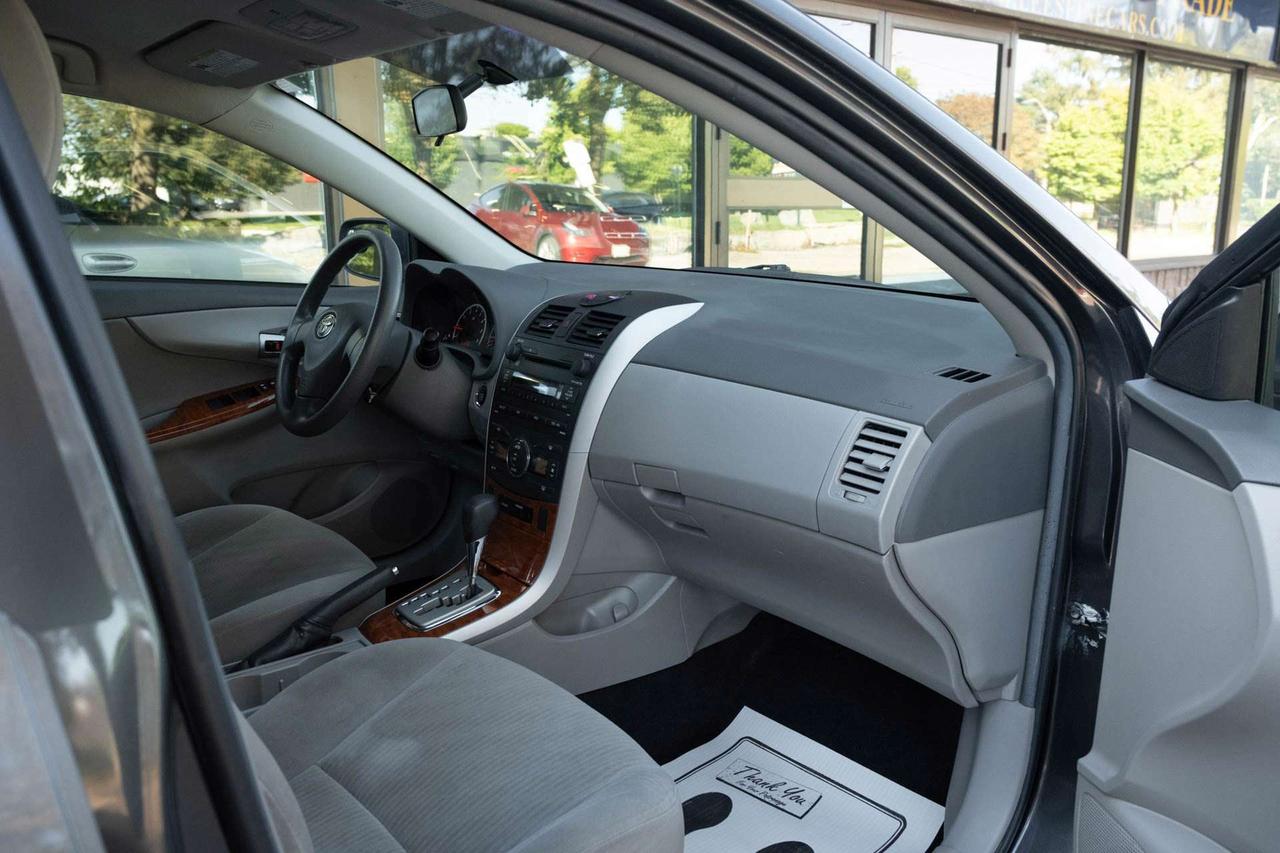 2009 Toyota Corolla LE Photo