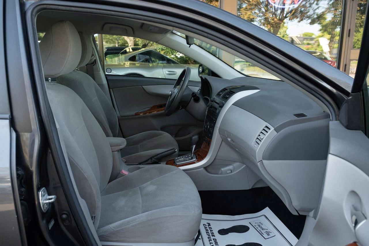2009 Toyota Corolla LE Photo