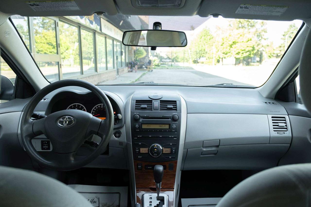 2009 Toyota Corolla LE Photo
