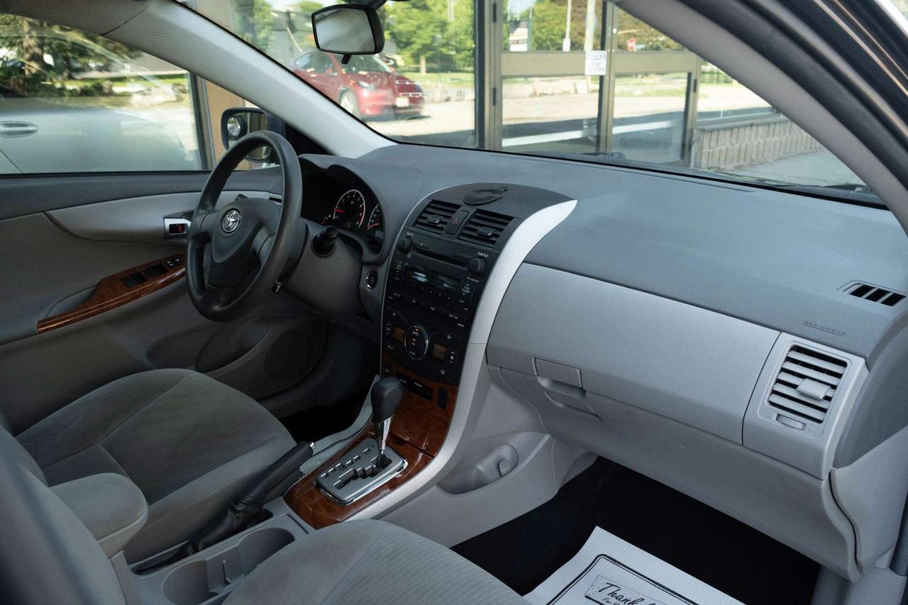 2009 Toyota Corolla LE Photo
