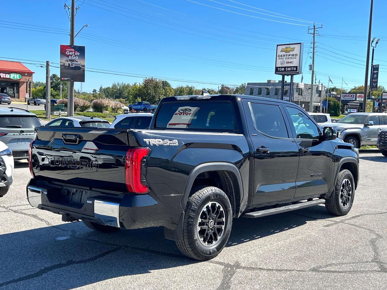 2024 Toyota Tundra SR5 TRD Off Road   LOW KM Photo4