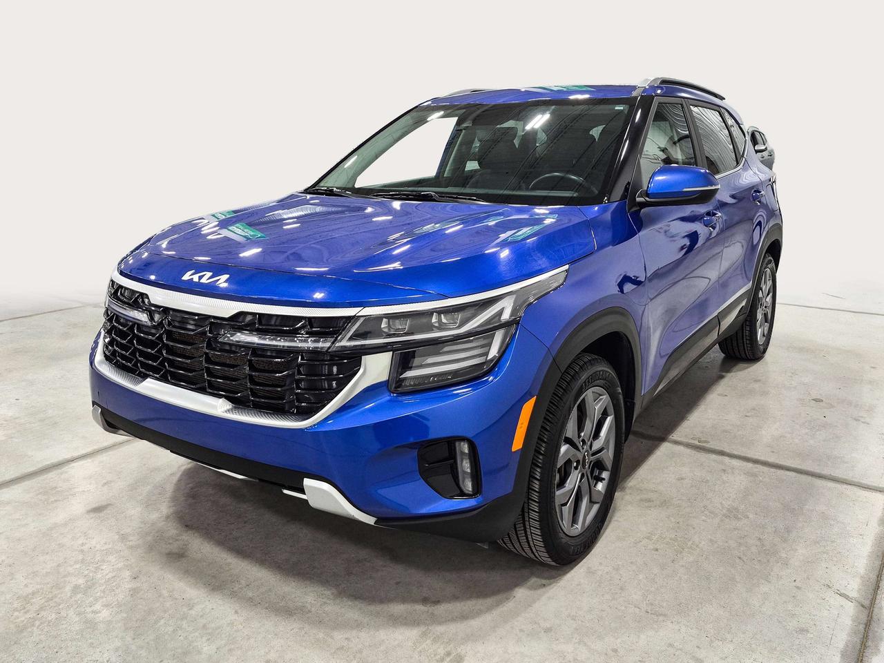 2024 Kia Seltos EX, Sunroof, Ventilated Seats, Back Up Cam! Photo