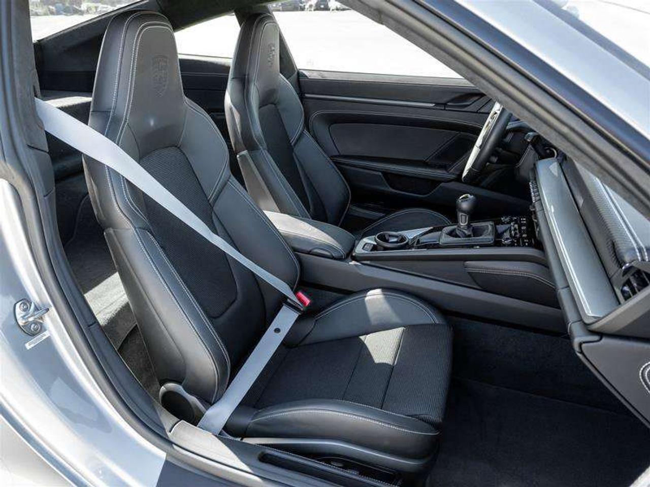2024 Porsche 911 GT3 Coupe with Touring Package PCCB with Calipers in High Gloss Black LED-Matrix Design Headlights i Photo