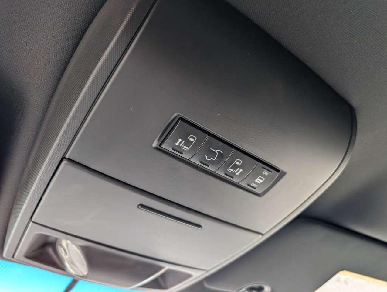 2017 Dodge Grand Caravan SXT Premium Plus NAV CAMERA RMT START Photo