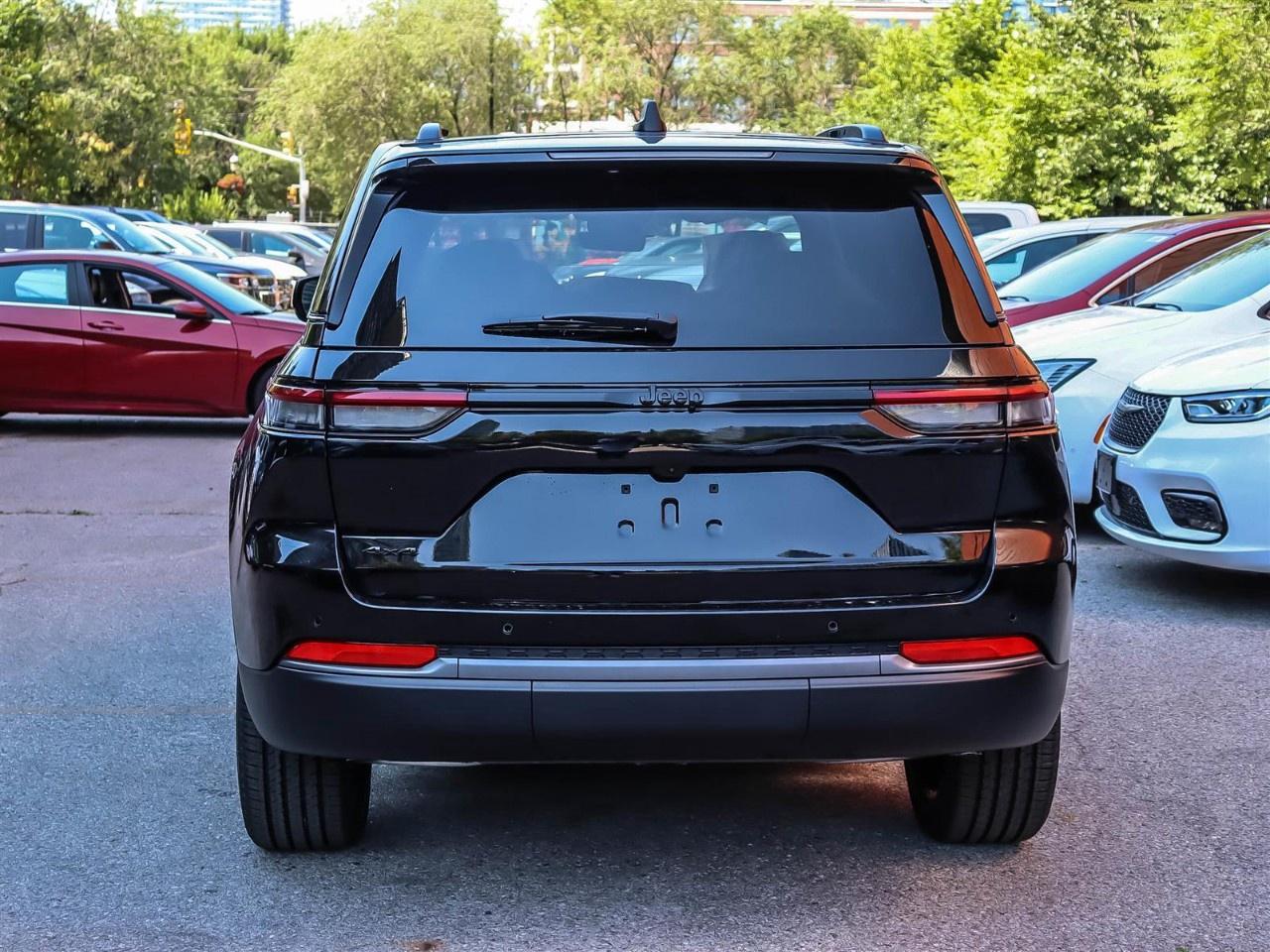 2026 Jeep Grand Cherokee  Photo3