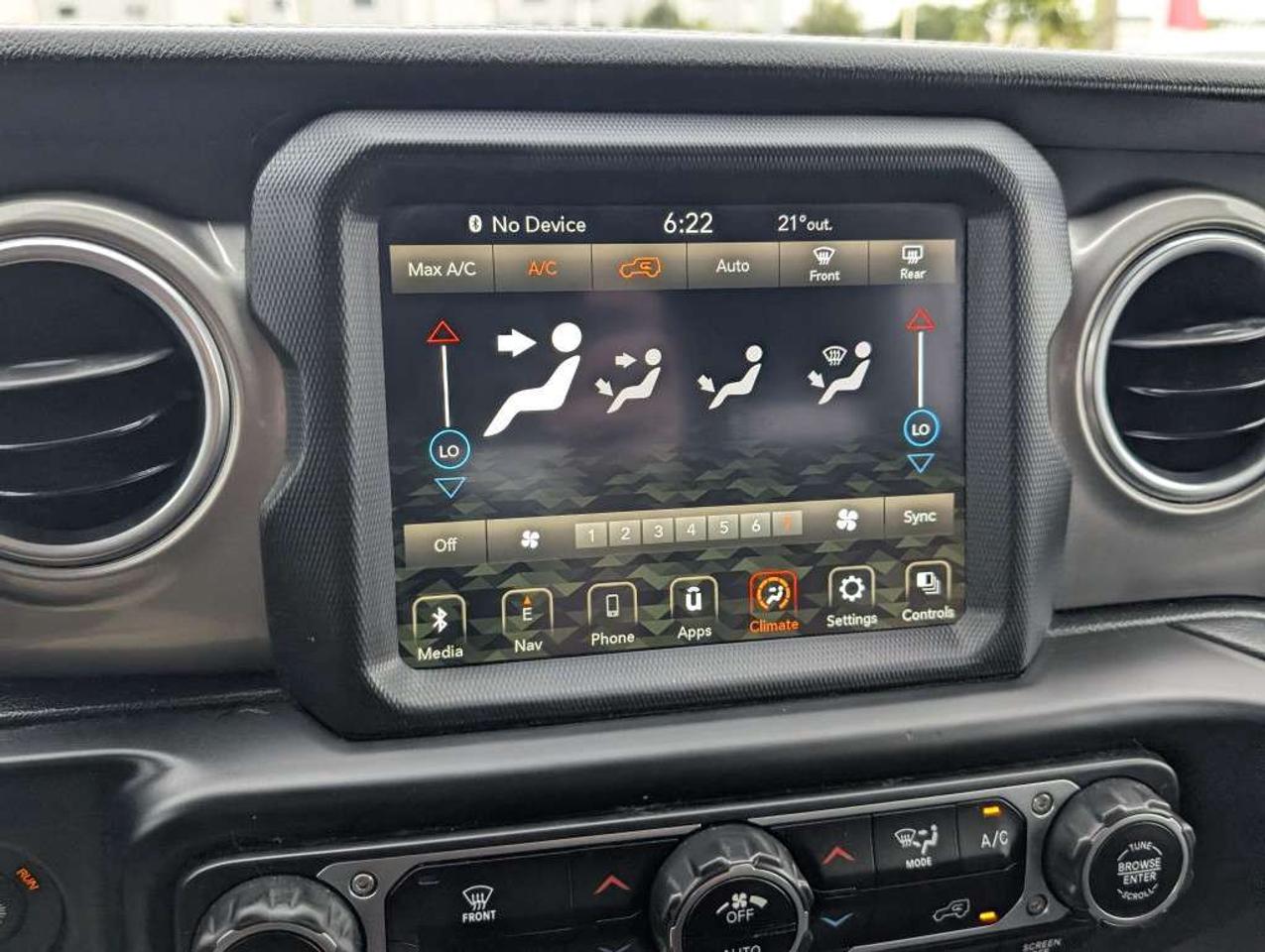 2020 Jeep Wrangler Unlimited Sahara Photo