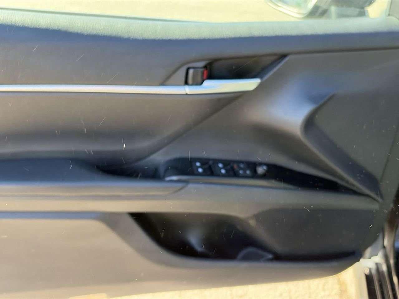 2018 Toyota Camry SE BACKUP CAM   WIRELESS PHONE CHARGER   DRIVE MODE SELECT Photo