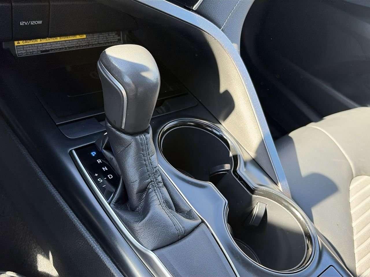 2018 Toyota Camry SE BACKUP CAM   WIRELESS PHONE CHARGER   DRIVE MODE SELECT Photo