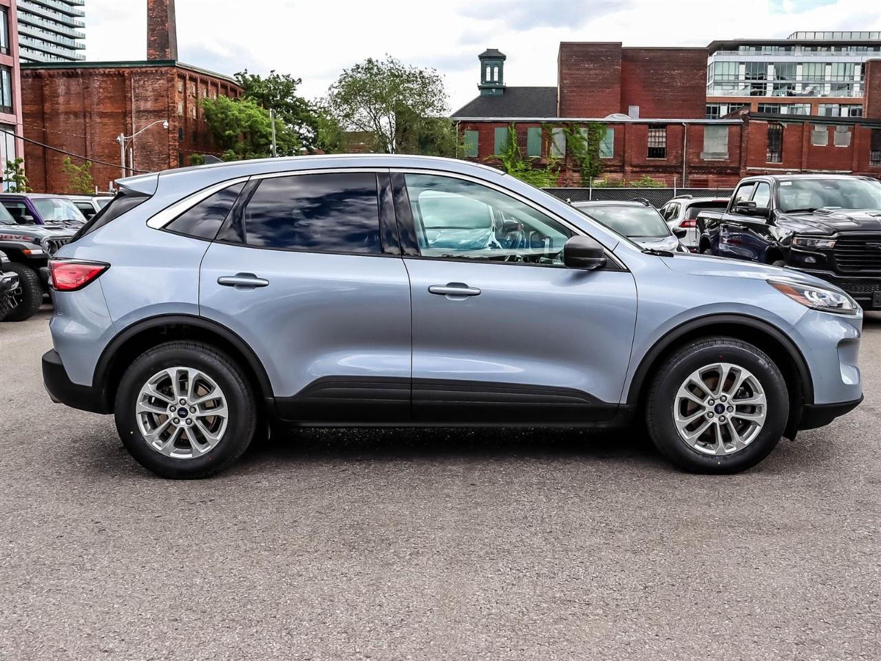 2022 Ford Escape SE AWD Photo2