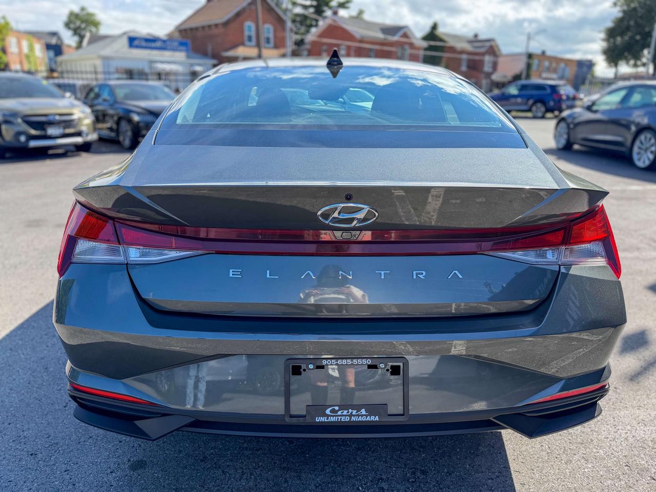 2023 Hyundai Elantra Preferred/BSM/REMOTE/CAMERA/LOW KM/NO ACCIDENTS Photo3