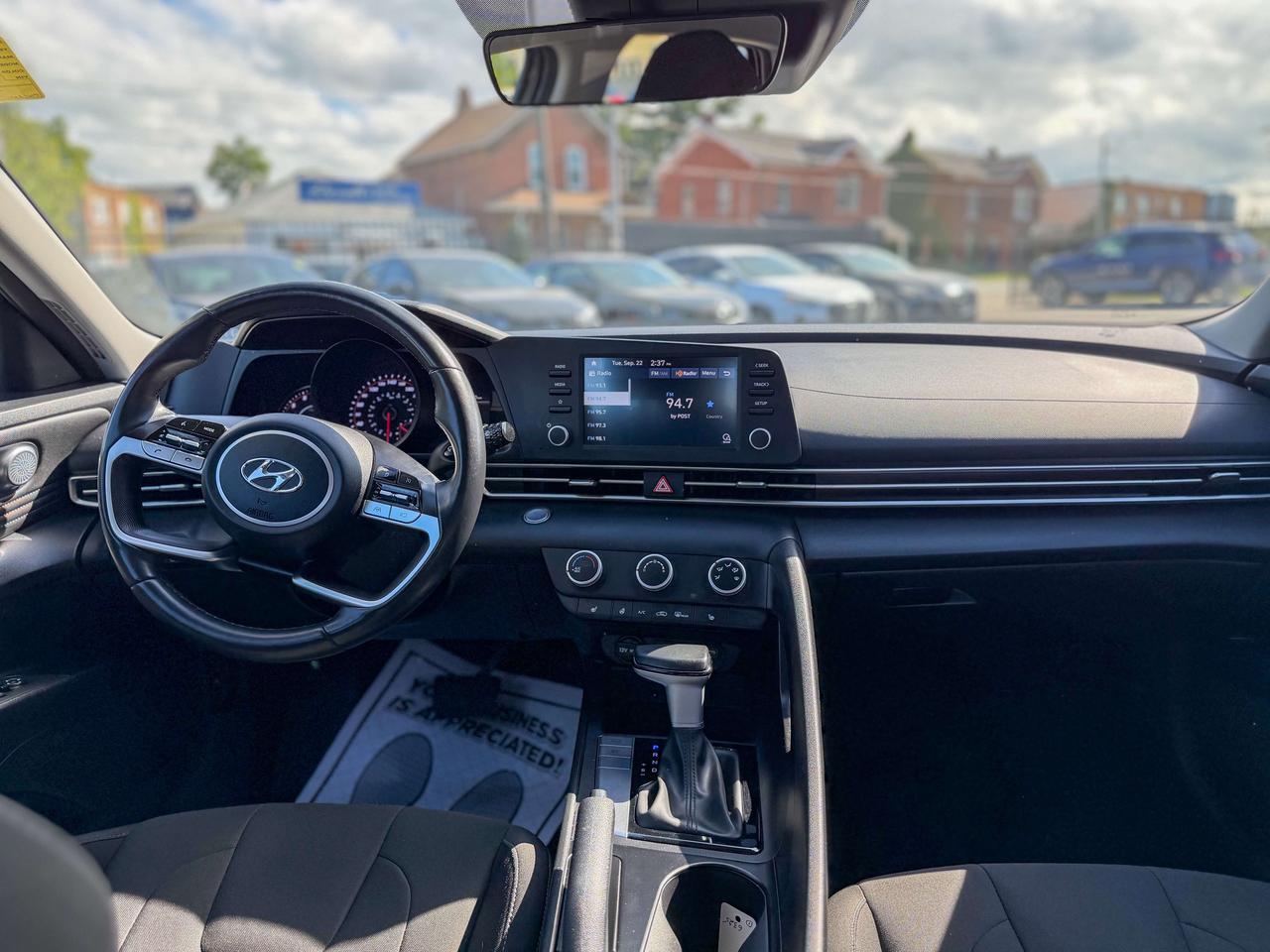 2023 Hyundai Elantra Preferred/BSM/REMOTE/CAMERA/LOW KM/NO ACCIDENTS Photo