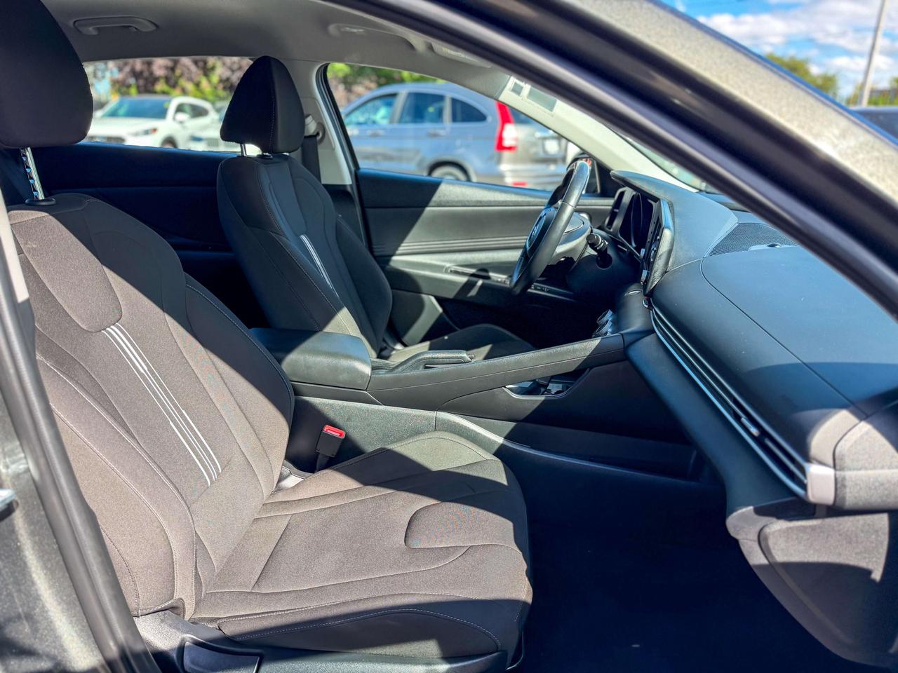 2023 Hyundai Elantra Preferred/BSM/REMOTE/CAMERA/LOW KM/NO ACCIDENTS Photo