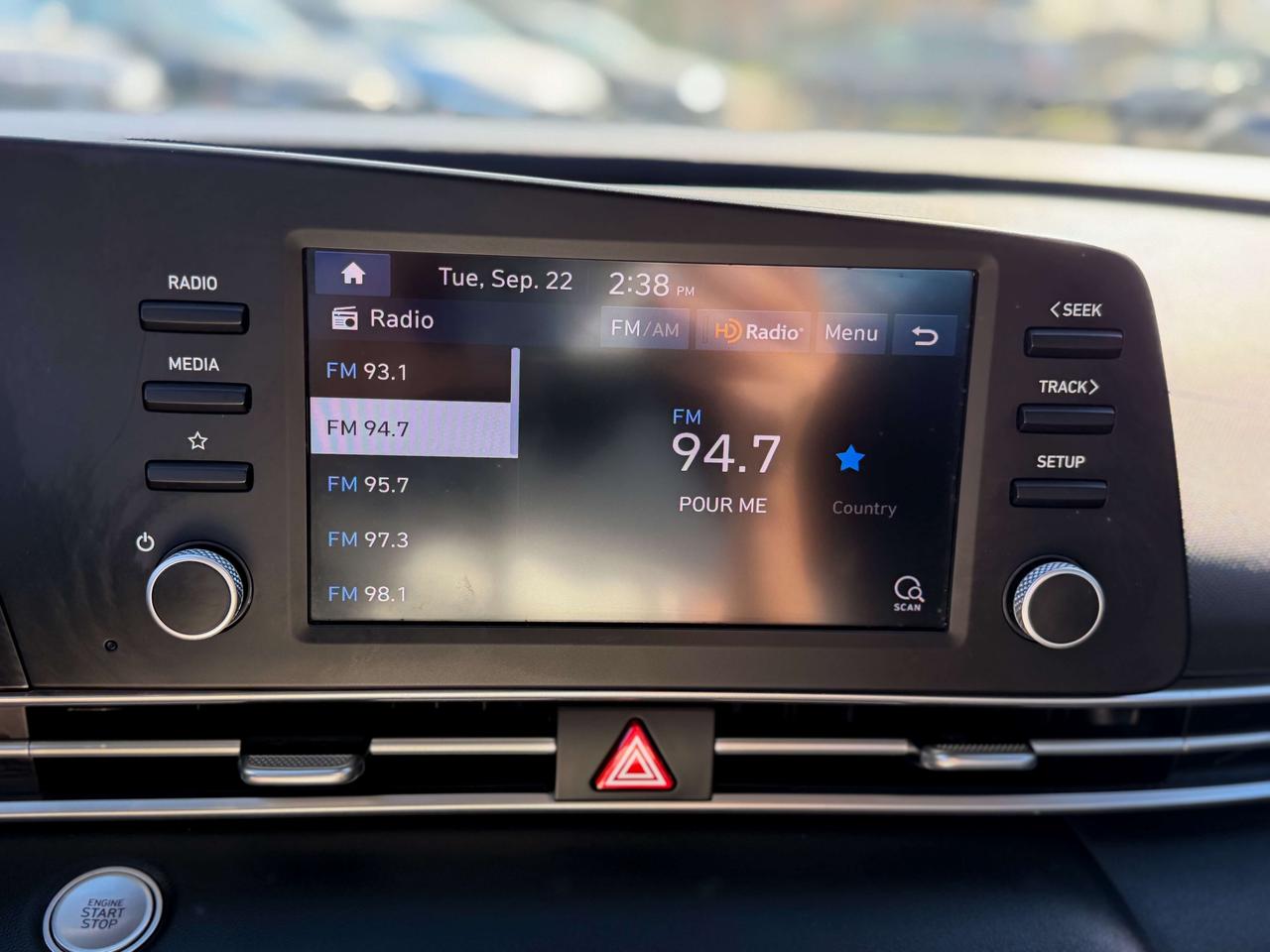 2023 Hyundai Elantra Preferred/BSM/REMOTE/CAMERA/LOW KM/NO ACCIDENTS Photo