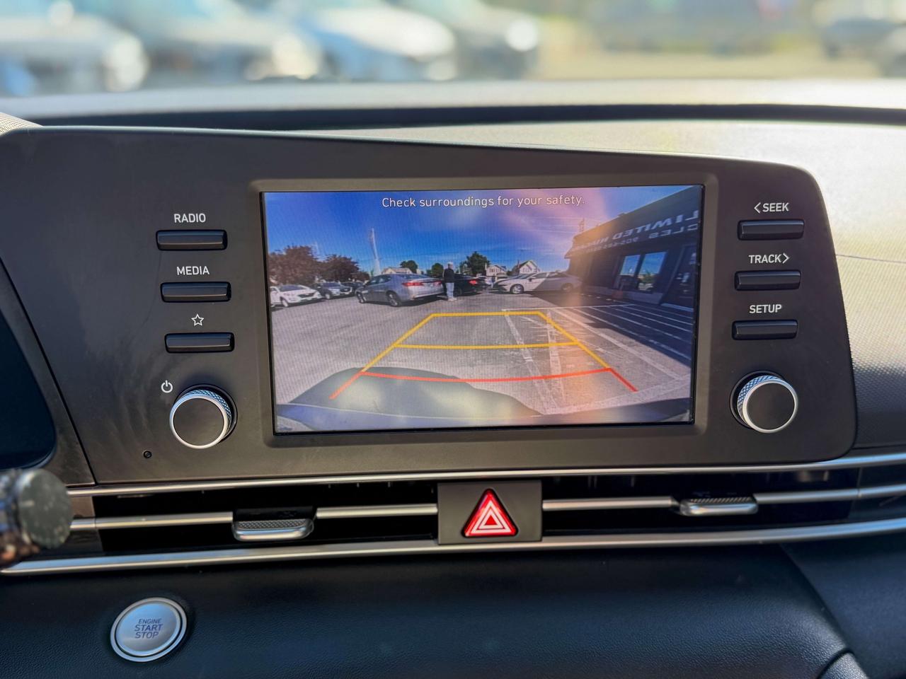2023 Hyundai Elantra Preferred/BSM/REMOTE/CAMERA/LOW KM/NO ACCIDENTS Photo