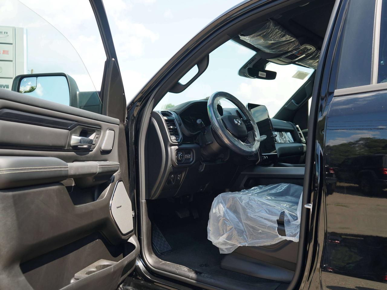 2026 RAM 1500 SPORT LEVEL EQUIPMENT, DUAL SUNROOF Photo