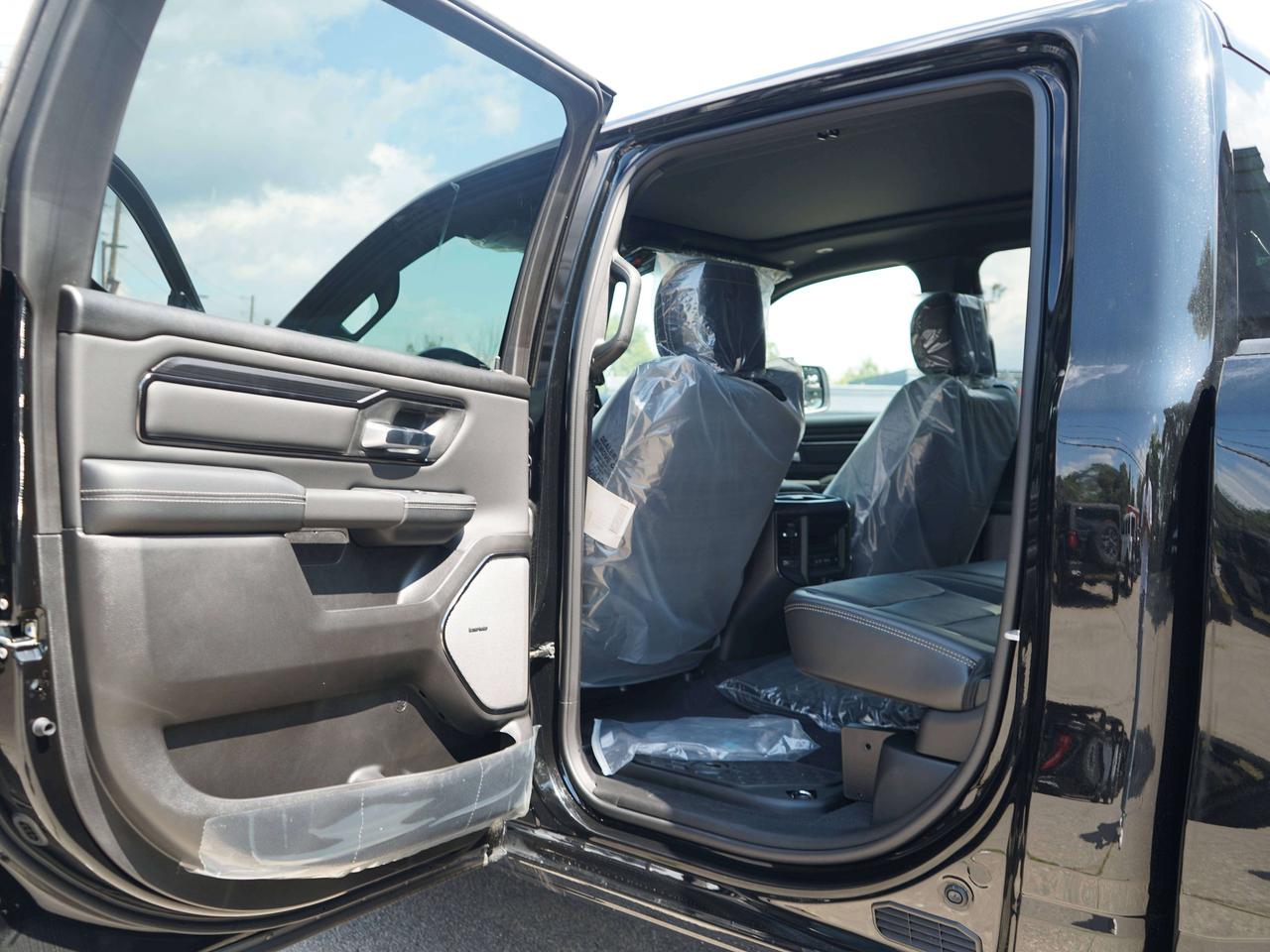 2026 RAM 1500 SPORT LEVEL EQUIPMENT, DUAL SUNROOF Photo