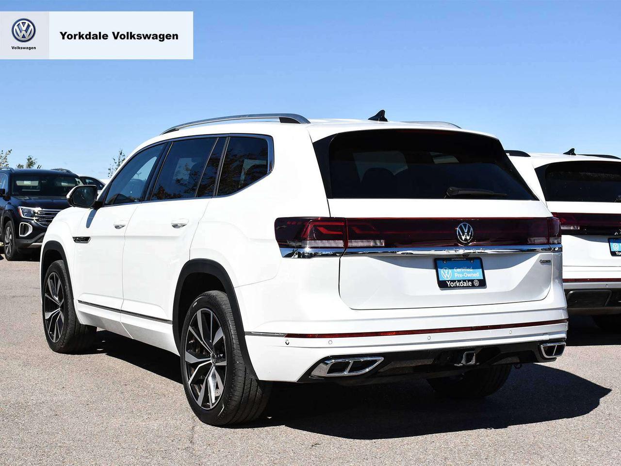 2024 Volkswagen Atlas EXECLINE Photo