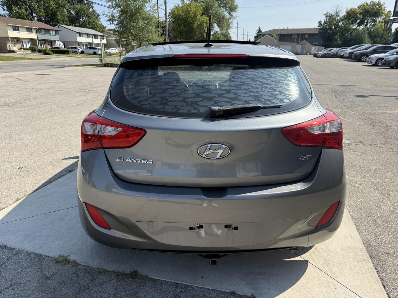 2016 Hyundai Elantra GT 5dr HB Man GLS Photo3
