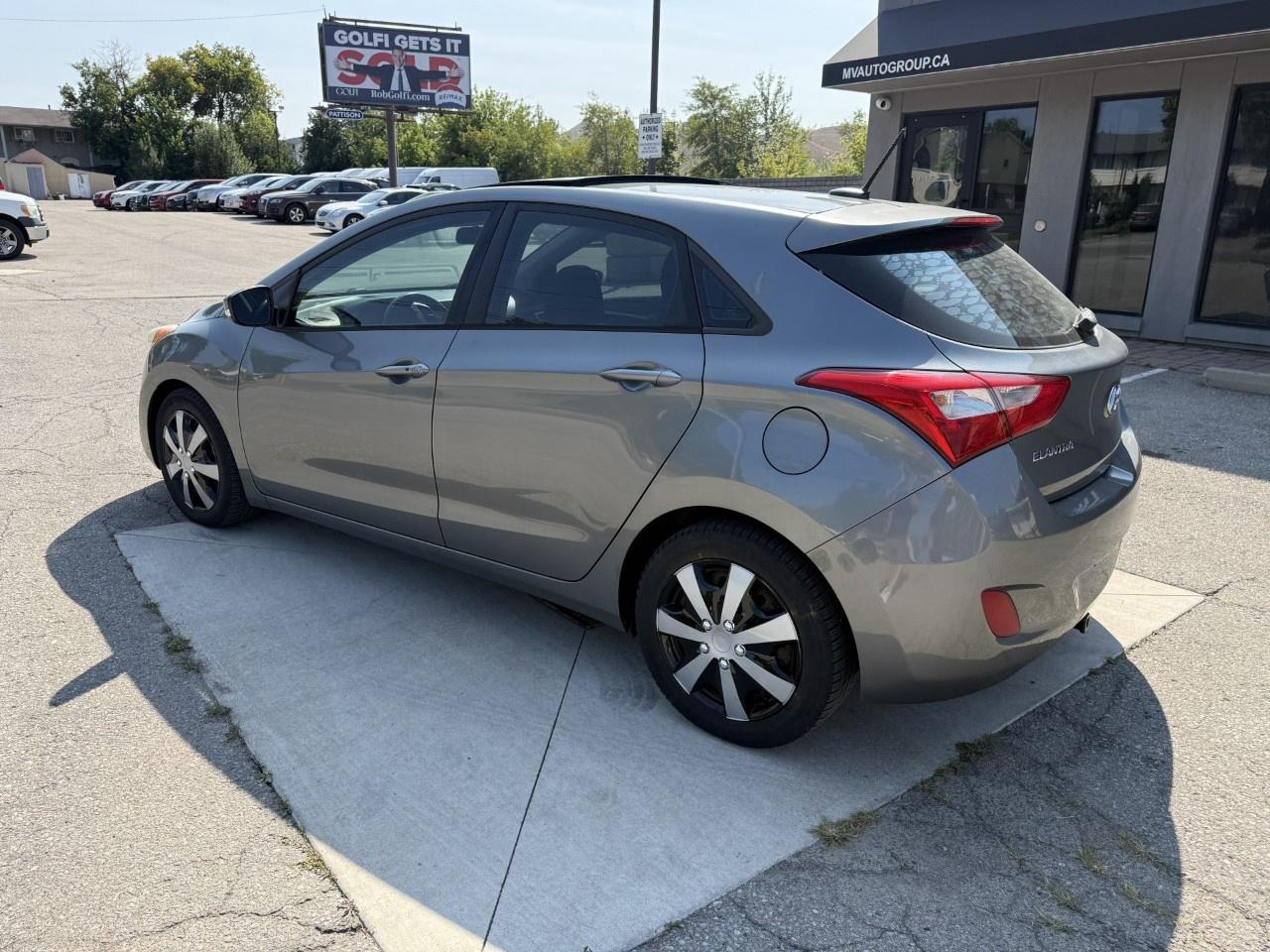 2016 Hyundai Elantra GT 5dr HB Man GLS Photo2