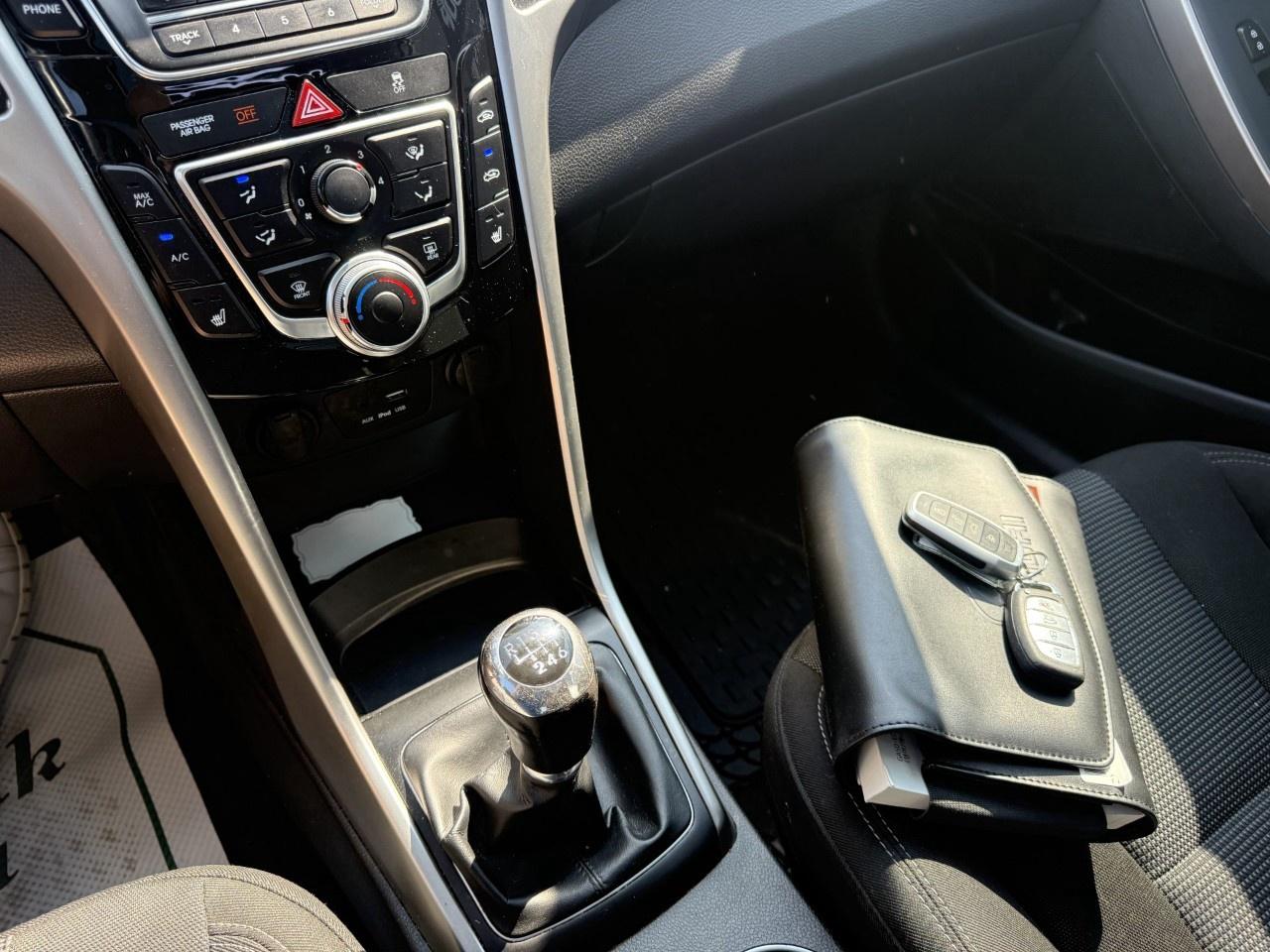 2016 Hyundai Elantra GT 5dr HB Man GLS Photo