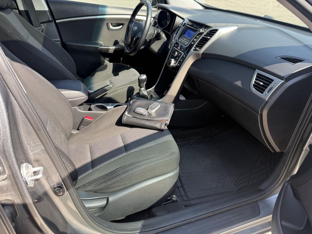 2016 Hyundai Elantra GT 5dr HB Man GLS Photo