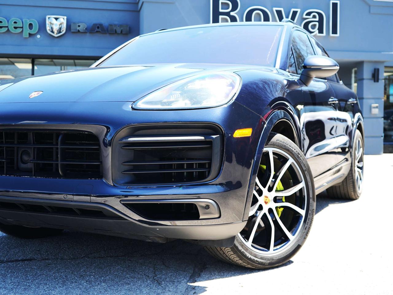 2019 Porsche Cayenne HYBRID, 3.0L  TURBO CHARGED V6 Photo2