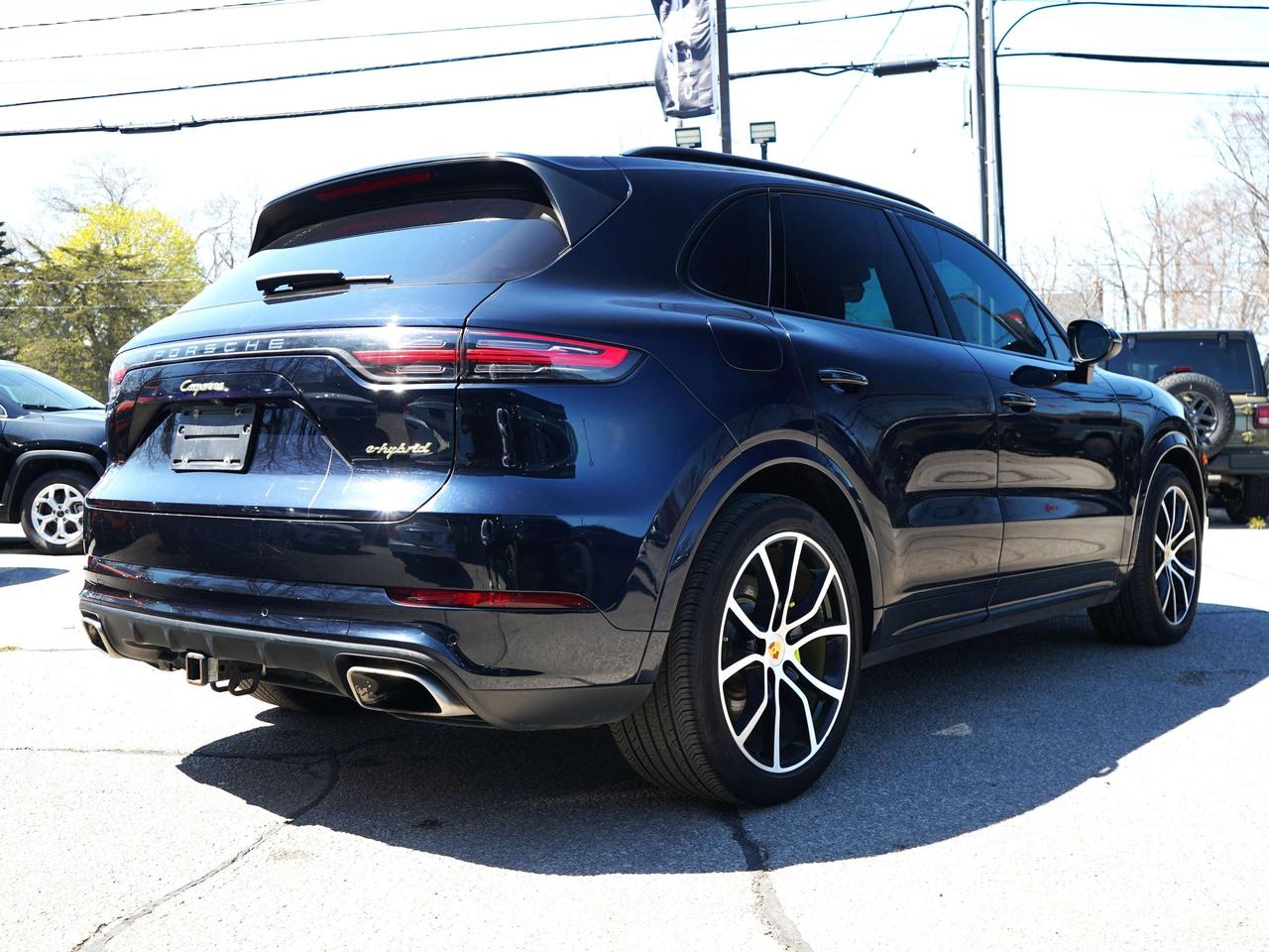 2019 Porsche Cayenne HYBRID, 3.0L  TURBO CHARGED V6 Photo
