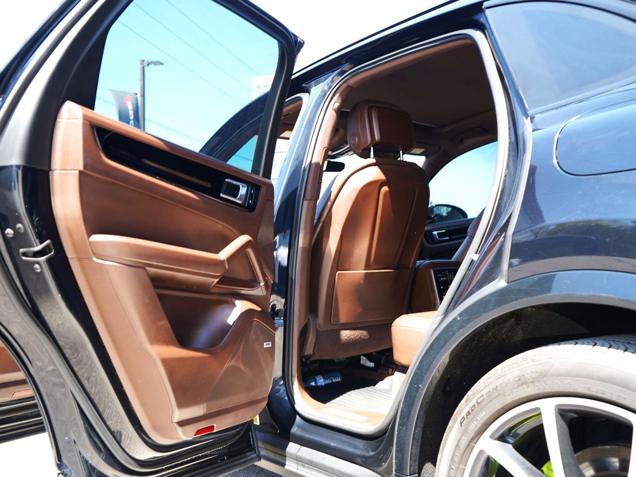 2019 Porsche Cayenne HYBRID, 3.0L  TURBO CHARGED V6 Photo