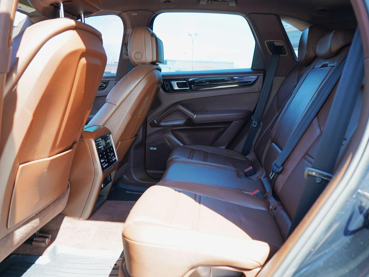 2019 Porsche Cayenne HYBRID, 3.0L  TURBO CHARGED V6 Photo