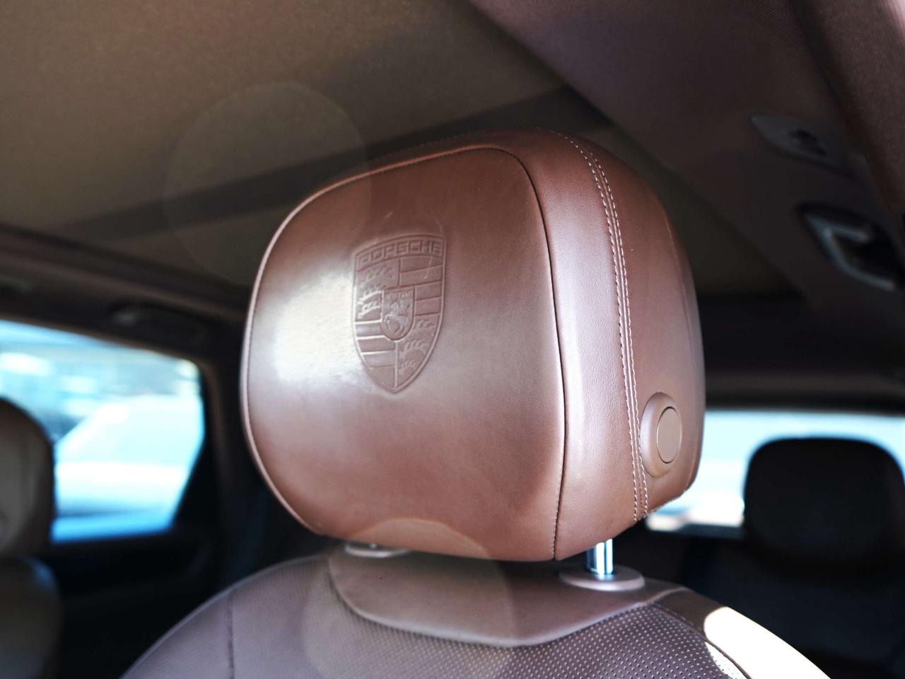 2019 Porsche Cayenne HYBRID, 3.0L  TURBO CHARGED V6 Photo