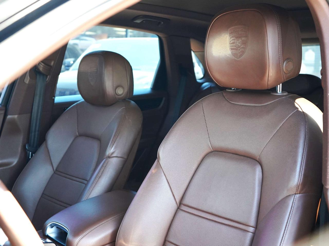 2019 Porsche Cayenne HYBRID, 3.0L  TURBO CHARGED V6 Photo