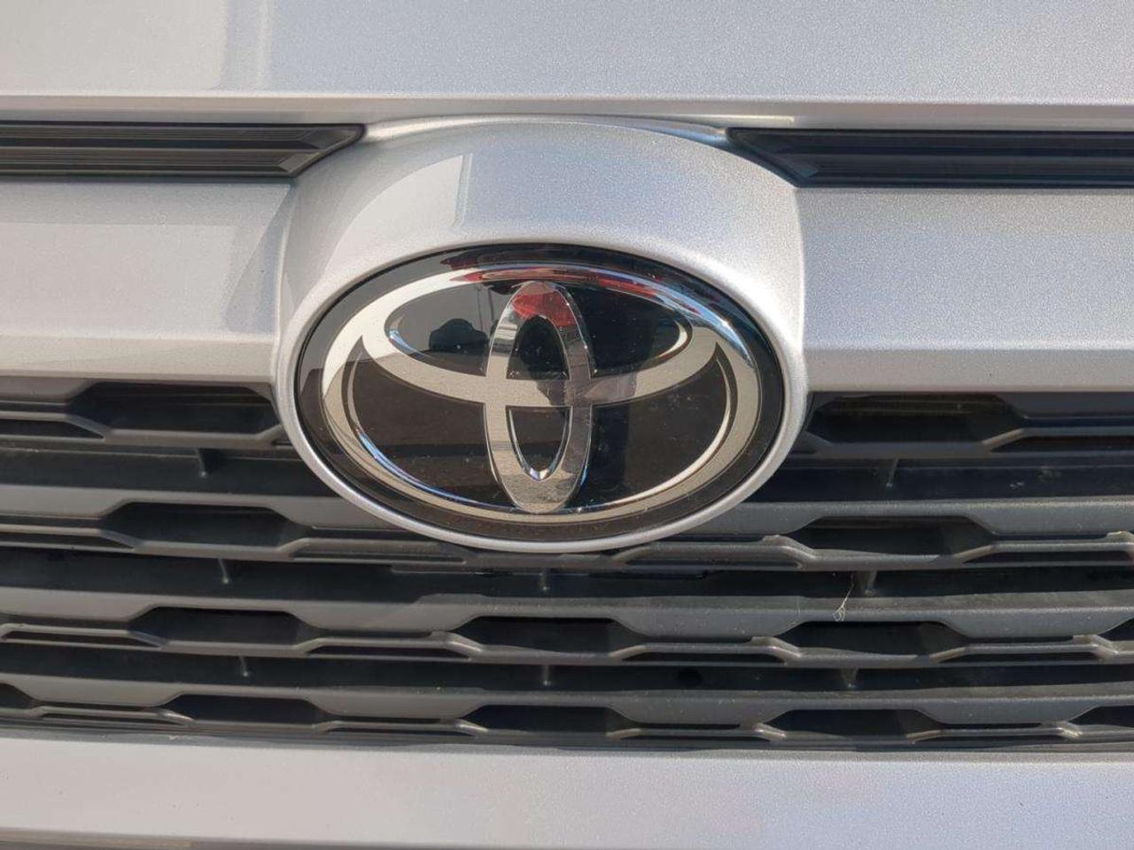 2025 Toyota RAV4 LE Photo