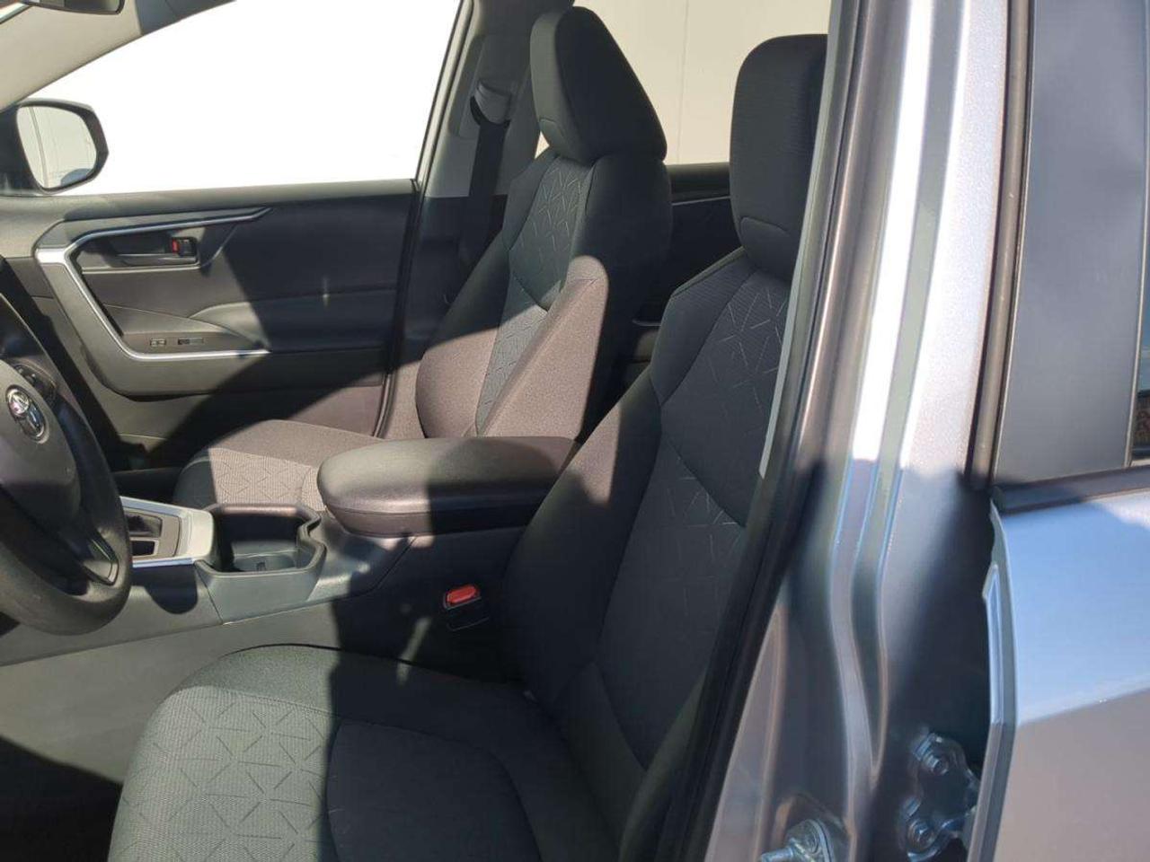 2025 Toyota RAV4 LE Photo