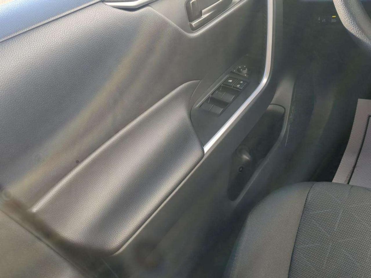 2025 Toyota RAV4 LE Photo